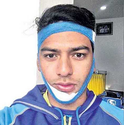 Unmukt Chand's adventurous innings - Sakshi