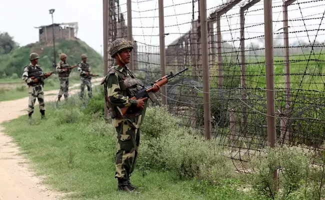 Tense situations again at the India Pakistan border - Sakshi