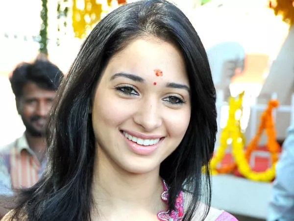 Heroine Tamannaah Visits Madurai Meenakshi Temple - Sakshi