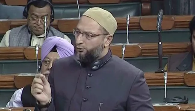 Centre should Bring law to punish those who call Indian Muslims 'Pakistani', demands Owaisi - Sakshi