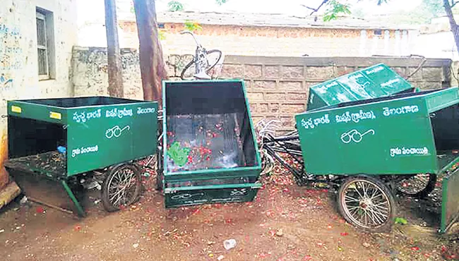 waste dump rickshaws not use in proper way in vikarabad - Sakshi