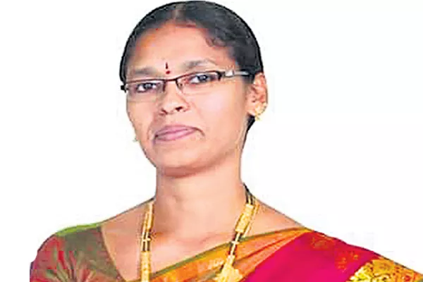 Srinivas's wife from Nallagonda - Sakshi