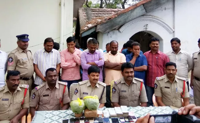 15 members cricket bookies arrest in prajkasam district - Sakshi