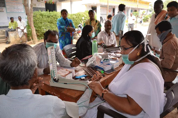 villagers affected by fever in lachapeta - Sakshi