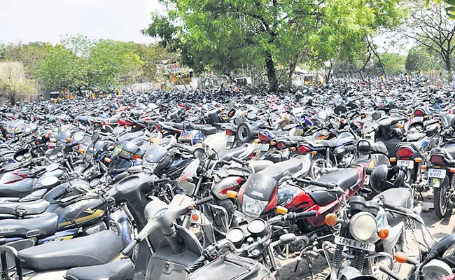 GHMC New parking policy Private landowners can rent out space - Sakshi