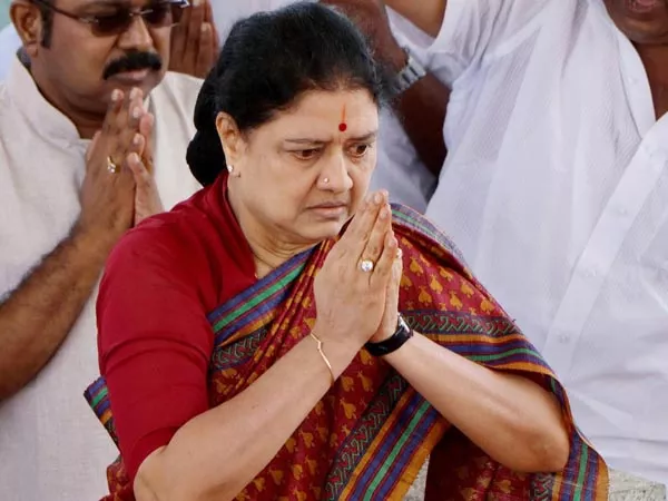  Sasikala Unhappy with kins over political entry - Sakshi