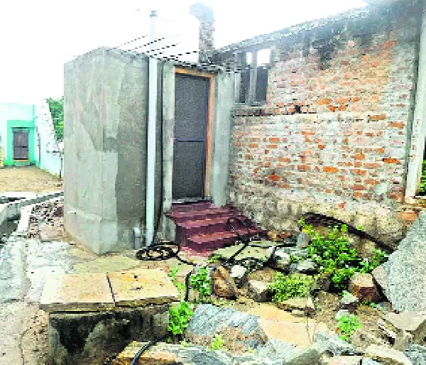 swachh bharat toilet construction bills are pending - Sakshi