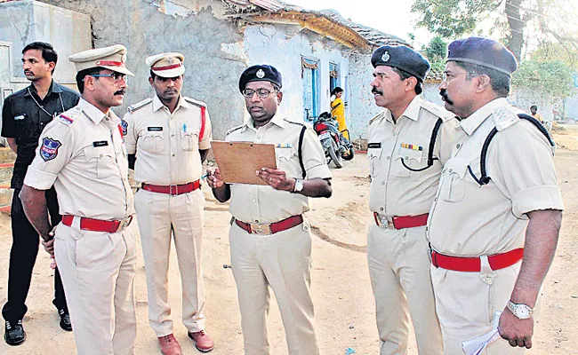 cordon search in dubbak police seized 102 vehicles - Sakshi