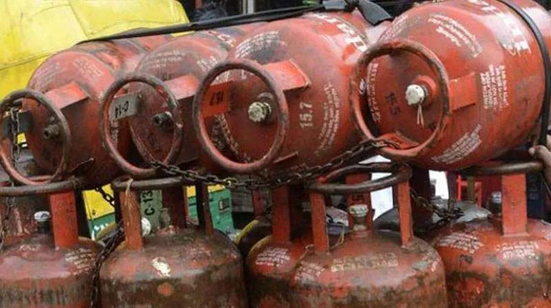 Additional 3 crore free LPG connections to cost Rs 4,800 crore - Sakshi