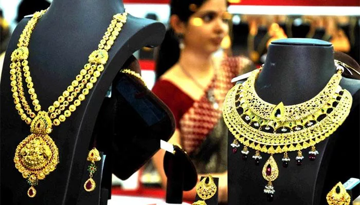 Gold Snaps Two Days Of Losses, Surges By Rs. 220 - Sakshi