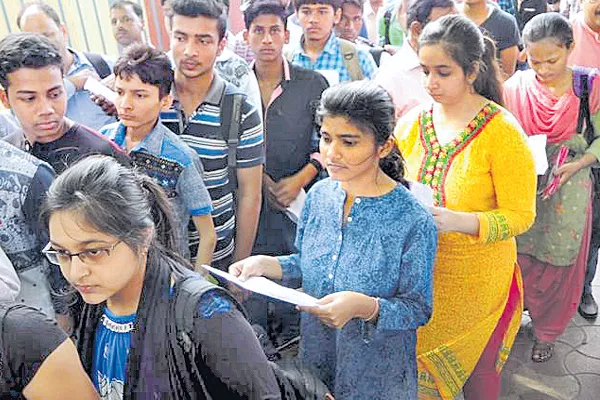 JEE Main applications decreesed - Sakshi