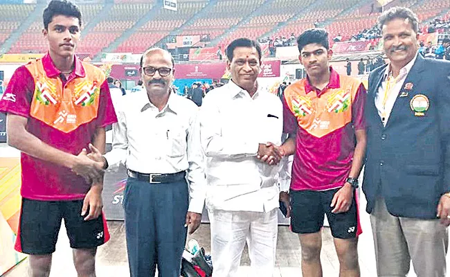 Vishnu vardhan pair got gold medal - Sakshi