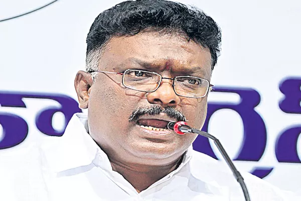 dasoju sravan commented over kcr - Sakshi