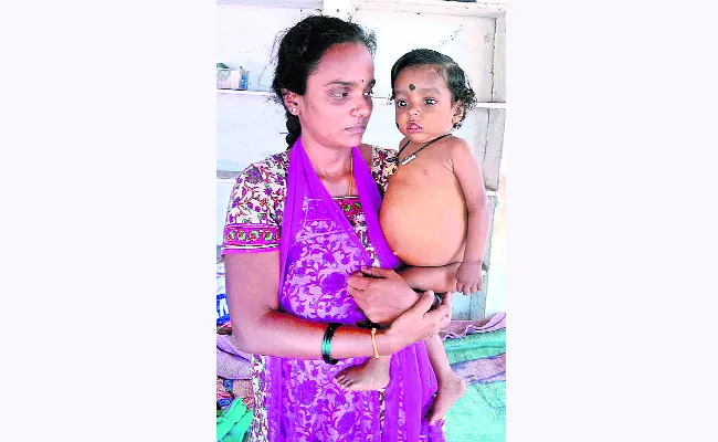 Small kid suffering with liver problem - Sakshi