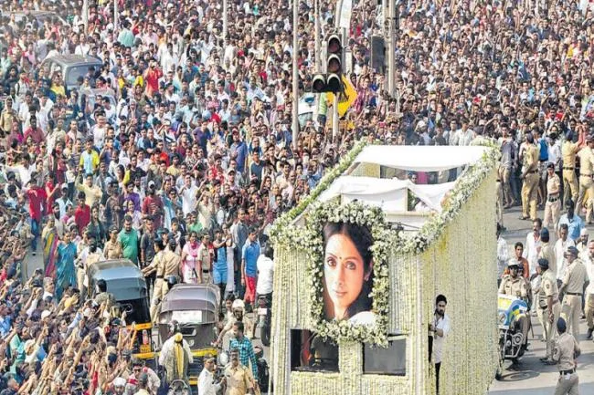 Fans and actors pay last respects to female superstar Sridevi - Sakshi