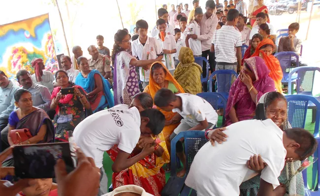 Street Children Meet Parents With Saathi Foundation  - Sakshi