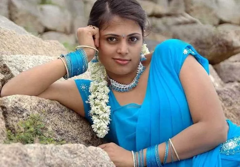 Actress Sindhu Menon named in FIR in bank cheating case - Sakshi