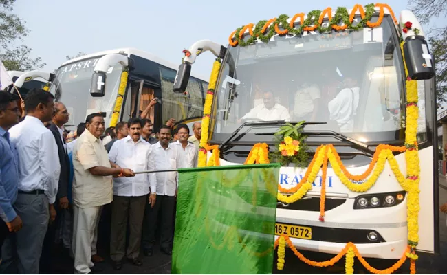 Nine Amravati buses available - Sakshi