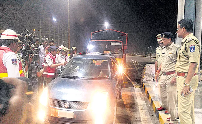 Traffic Police Checkups Drunk And Drive In ORR - Sakshi