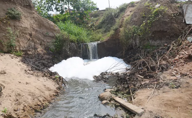 Pollution Water Mixing In Godavari water - Sakshi