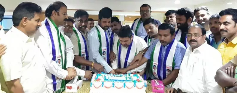 YSRCP Foundation Day Celebrated in Kuwait - Sakshi