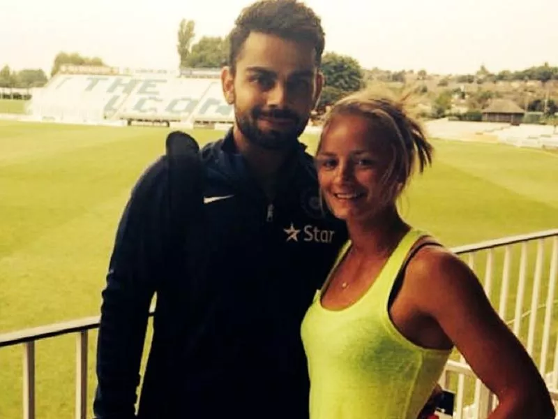 England cricketer Danielle Wyatt to unleash Virat's gift in India - Sakshi