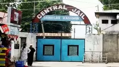 NIA raids Srinagar central jail, seizes phones, Pakistani flag and jihadi material - Sakshi