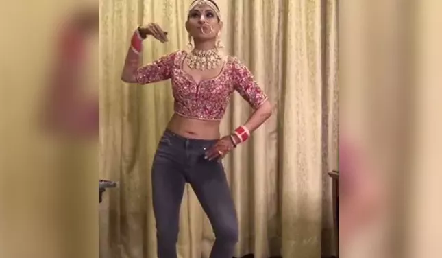 Punjabi Brides Variety Dance With Choli And Jeans Got Viral - Sakshi