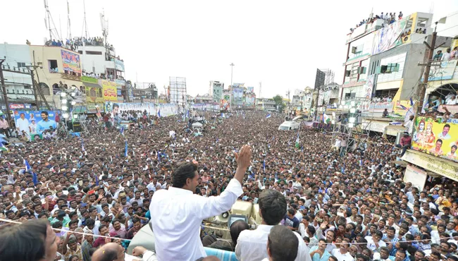 YS Jagan Slams Chandrababu At Ponnur Meet - Sakshi