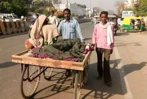 Man Carries Dead Wife On Handcart In UP - Sakshi