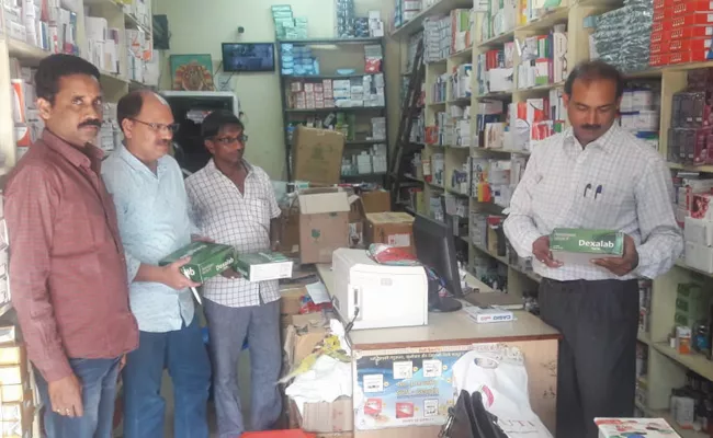 Drug Inspectors Attack On Fake Medical Stores - Sakshi