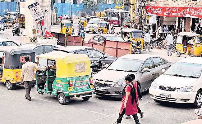 Only One Private Parking Lot In Yellareddyguda - Sakshi