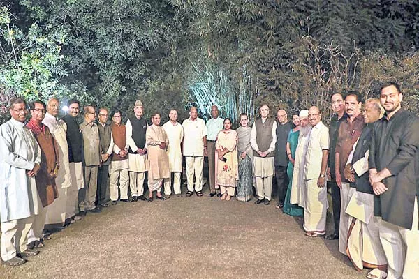 Sonia feast for opposition leaders - Sakshi