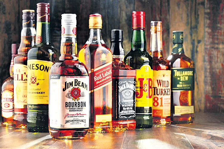 Alcohol sales of over Rs 400 crore per month in HYD - Sakshi