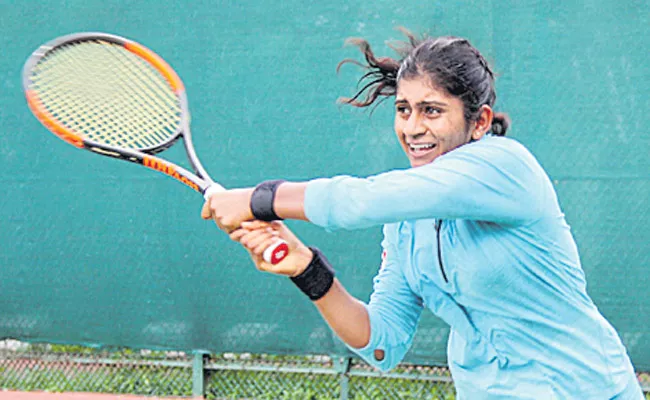 Pranjala defeated in Womens Singles of tennis tourny - Sakshi