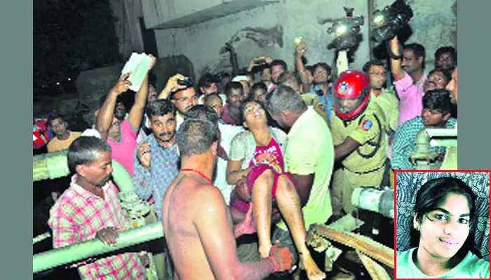 girl commited suicide jumping into well - Sakshi