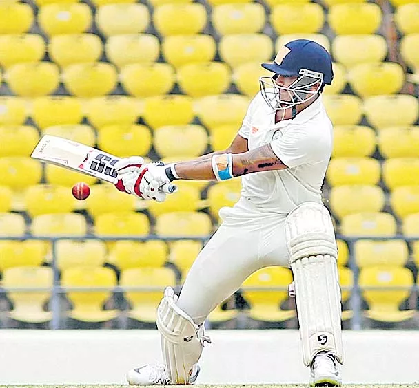 Wasim Jaffer misses out on triple ton as Vidarbha post mammoth 702/5 on rain-curtailed Day 3 - Sakshi