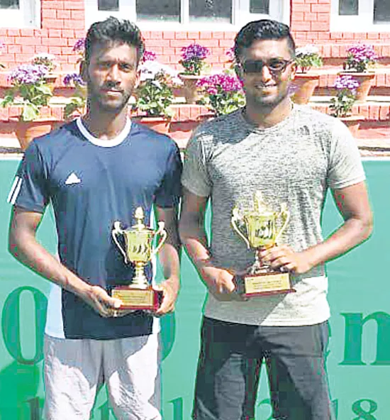 Vinayak pair as runner up in itf tourney - Sakshi