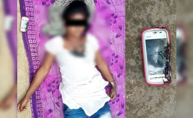 Girl Dies After Mobile Phone Explodes In Odisa - Sakshi