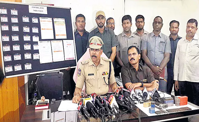 Fake vehicle registration gang arrest - Sakshi