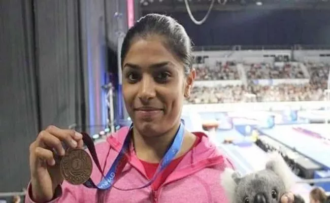 Gymnast Aruna Gets Honour in Shamshabad Airport - Sakshi