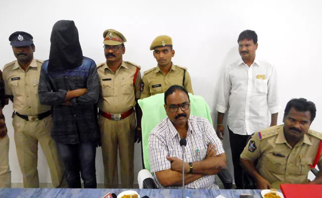 Interstate thief Arrest - Sakshi