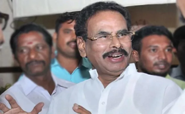 Natarajan Man Behind Jayalalithaa Political Carrier  - Sakshi