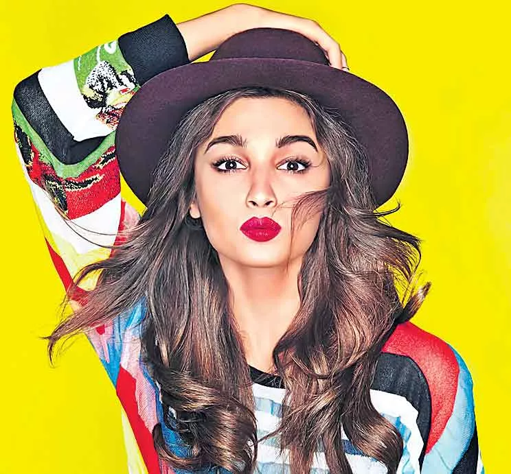 Alia Bhatt injured on sets of Brahmastra in Bulgaria while shooting - Sakshi