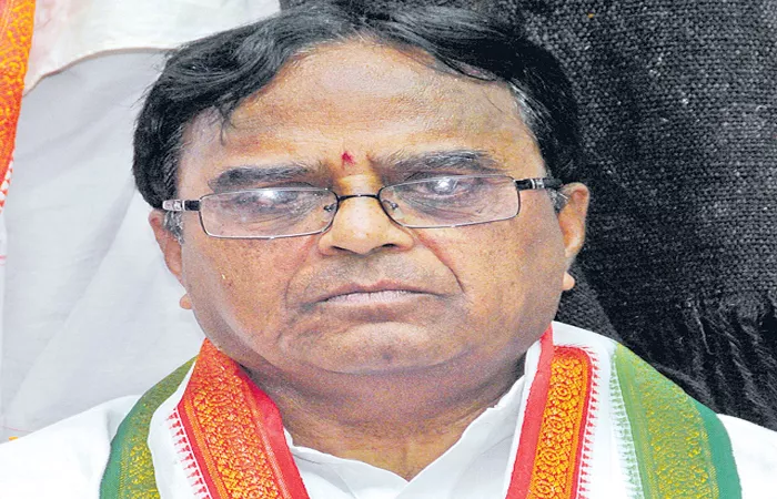 Ponnala lakshmaiah comments on TRS and BJP - Sakshi