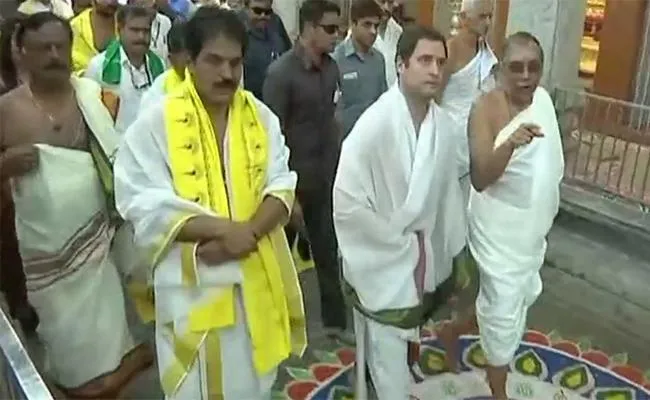 Clad In Dhoti, Rahul Gandhi Visits temple In Karnataka - Sakshi