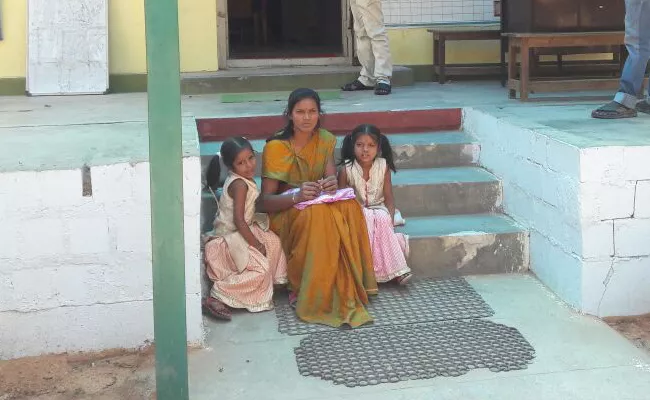 Woman Protest For Her Husband Infront Of Police Station - Sakshi