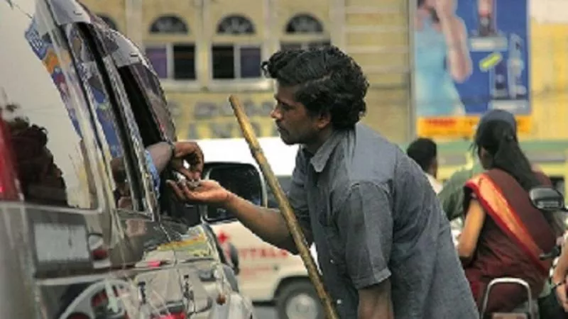 West Bengal First And Lakshdweep Last In Beggar Cencus - Sakshi