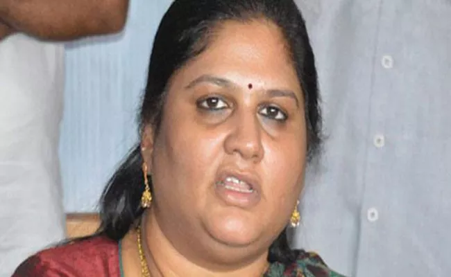 Ysrcp Give Show Cause Notice To Kothapalli Geetha - Sakshi