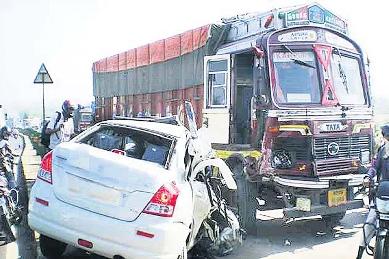 Road accidents dip by 2% in State - Sakshi